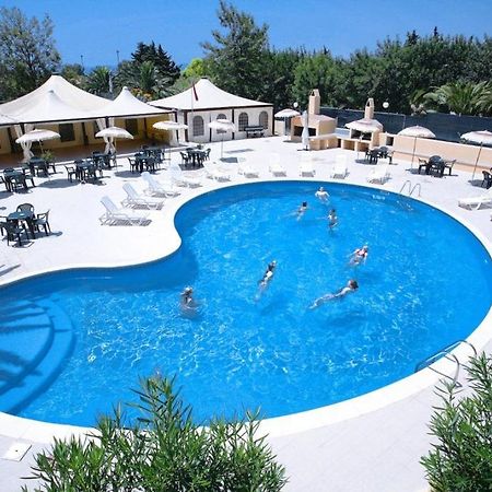 Hotel Califfo Quartu SantʼElena Εξωτερικό φωτογραφία