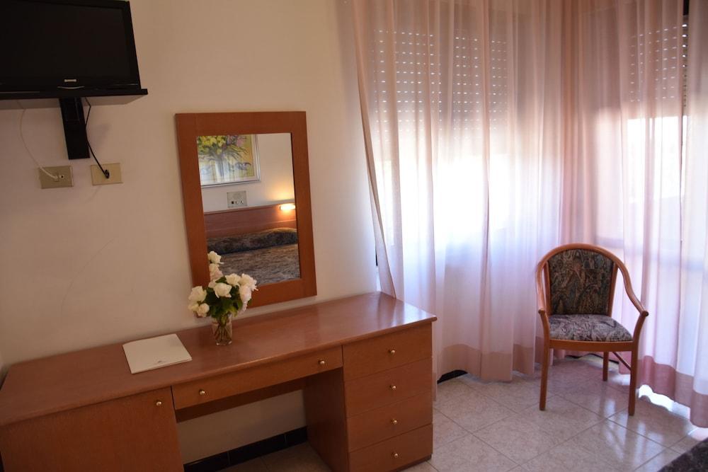 Hotel Califfo Quartu SantʼElena Εξωτερικό φωτογραφία