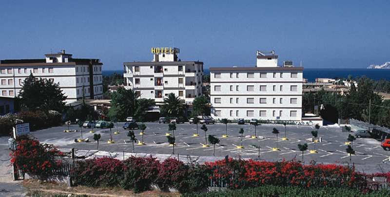 Hotel Califfo Quartu SantʼElena Εξωτερικό φωτογραφία