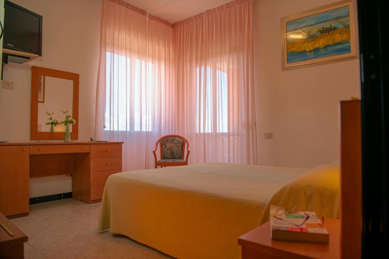 Hotel Califfo Quartu SantʼElena Εξωτερικό φωτογραφία