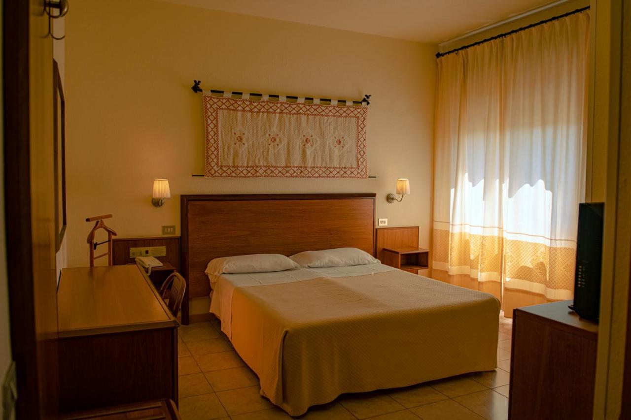 Hotel Califfo Quartu SantʼElena Εξωτερικό φωτογραφία