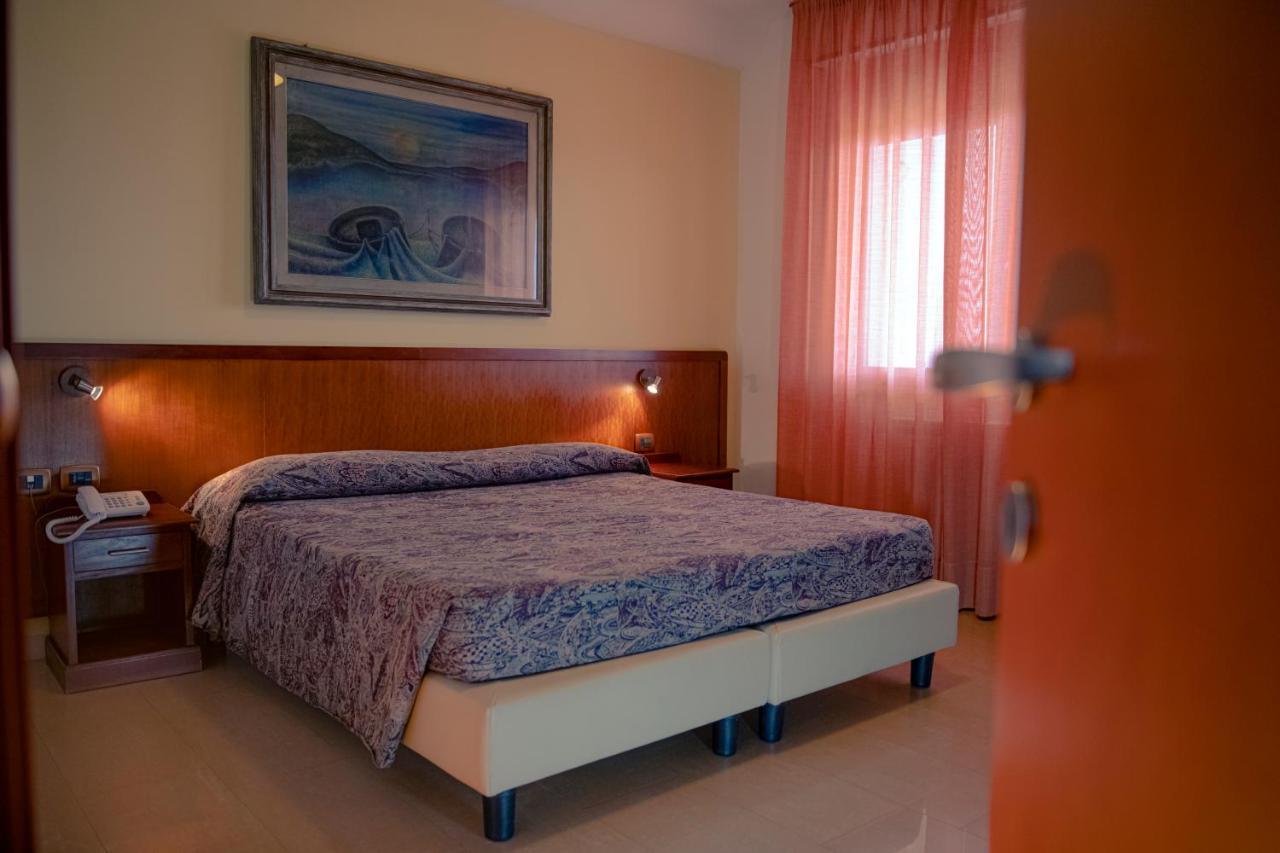 Hotel Califfo Quartu SantʼElena Εξωτερικό φωτογραφία