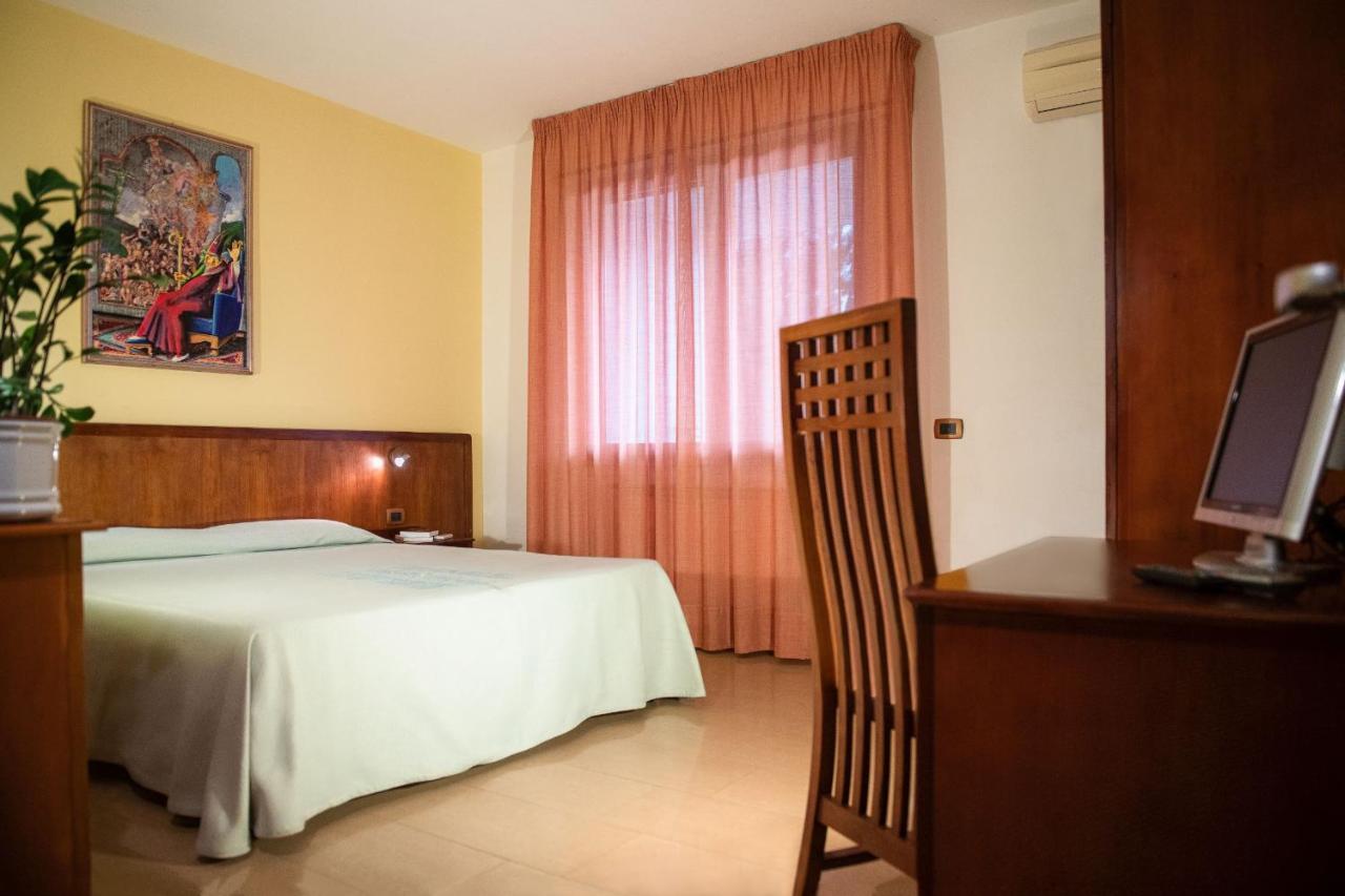 Hotel Califfo Quartu SantʼElena Εξωτερικό φωτογραφία