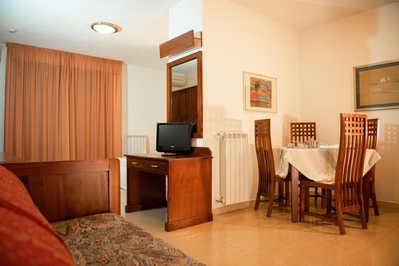 Hotel Califfo Quartu SantʼElena Εξωτερικό φωτογραφία